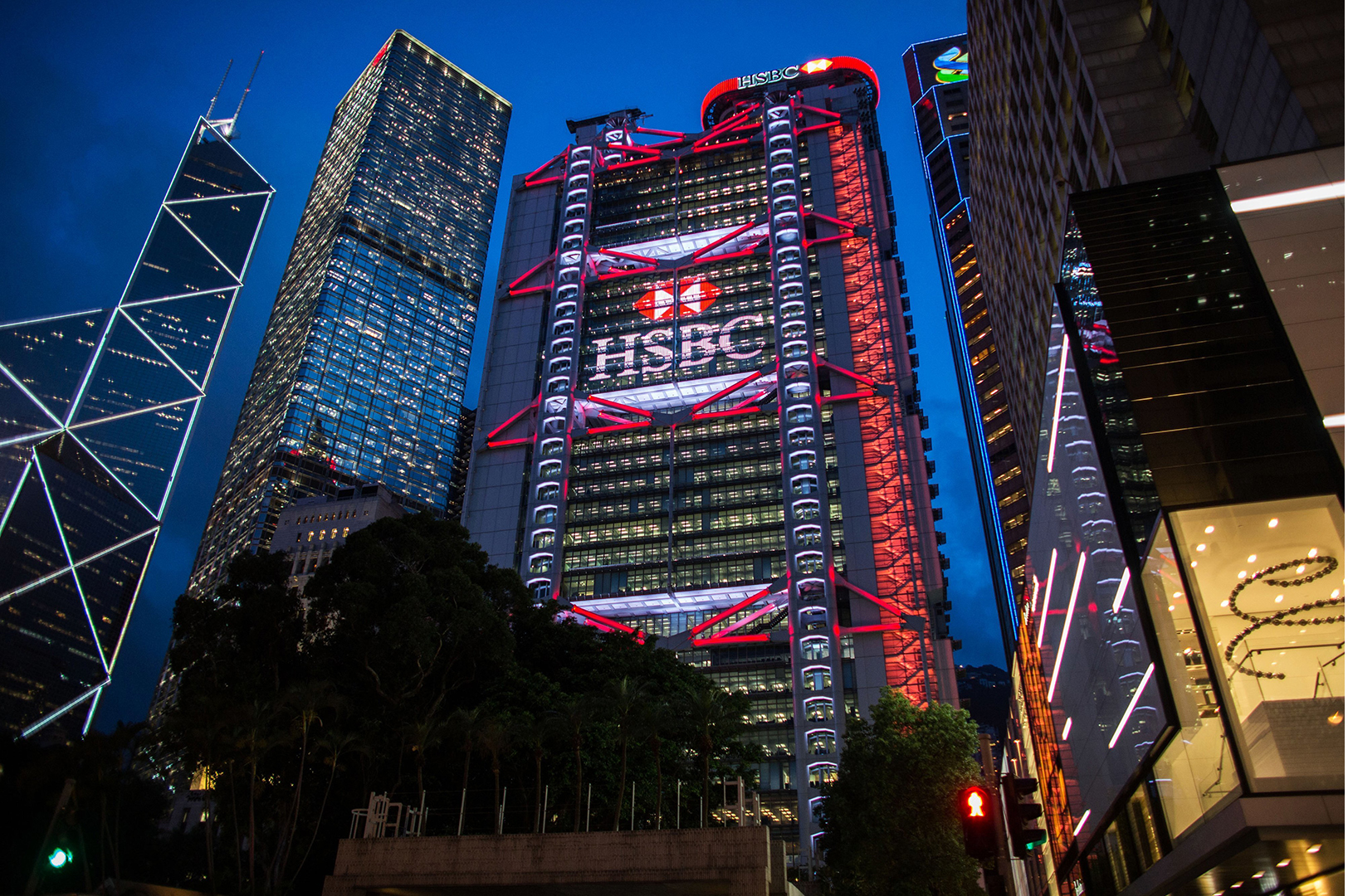 hsbc-facade-05_0